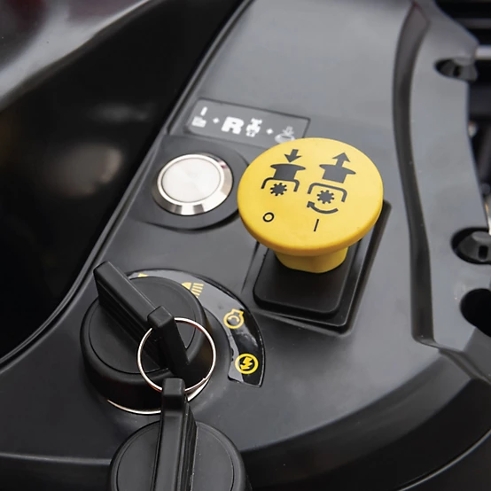 PRORUN 42 in.15.5 HP Gas Riding Lawn Mower-64947 - Image 8