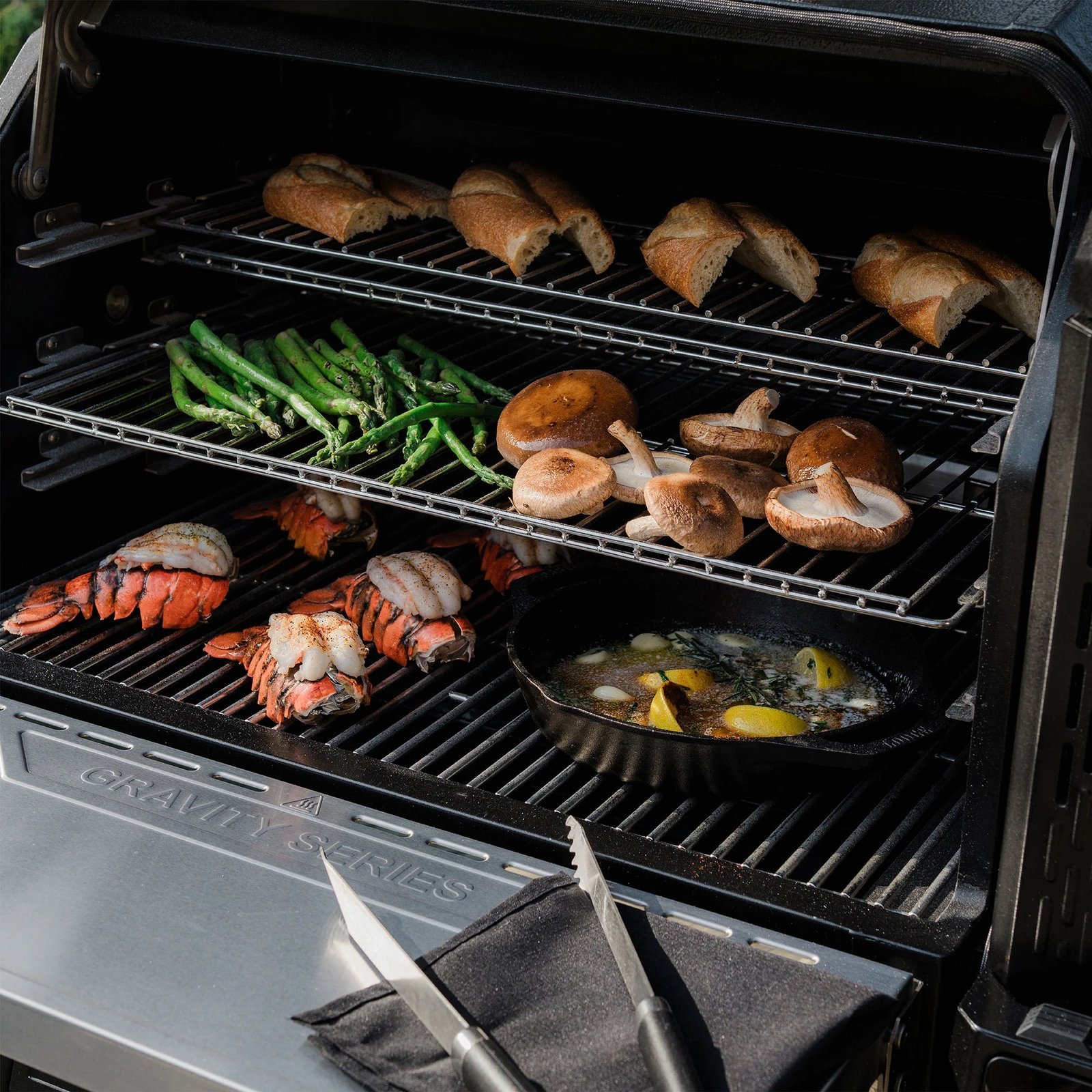 Masterbuilt Gravity Series XT Digital Charcoal Grill and Smoker-98522 - Image 2