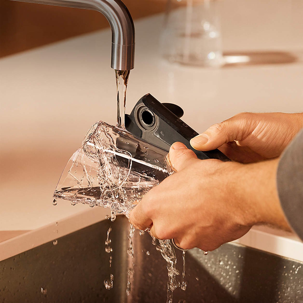 Philips 5500 Series Fully-Automatic Espresso Machine with LatteGo & Iced Coffee-39295 - Image 5