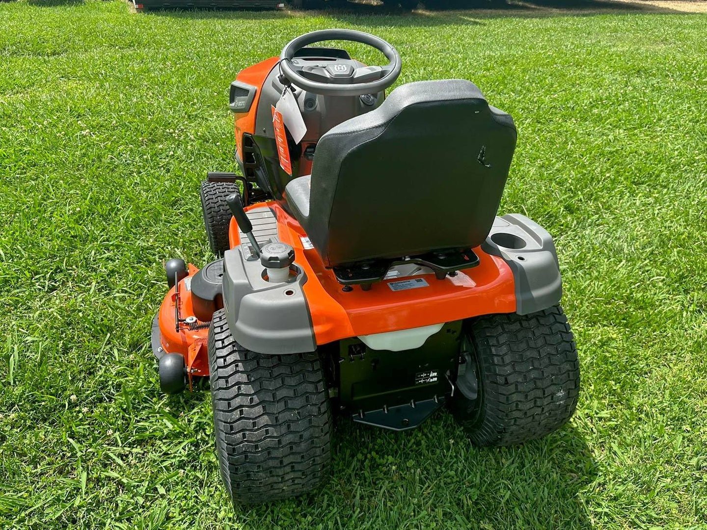 Husqvarna TS 148XK 48″ Lawn Tractor 24HP KOH (Scratch and Dent)-54231 - Image 3