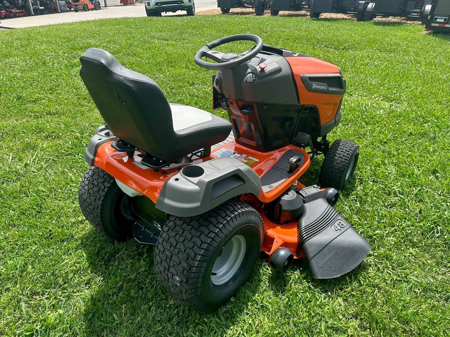 Husqvarna TS 148XK 48″ Lawn Tractor 24HP KOH (Scratch and Dent)-54231 - Image 2